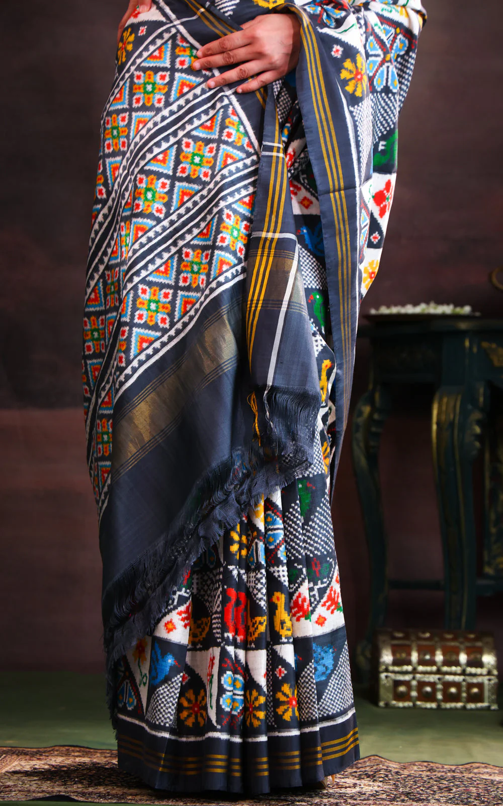 Elephant Grey & Off White Patan Patola Silk Saree - Image 3