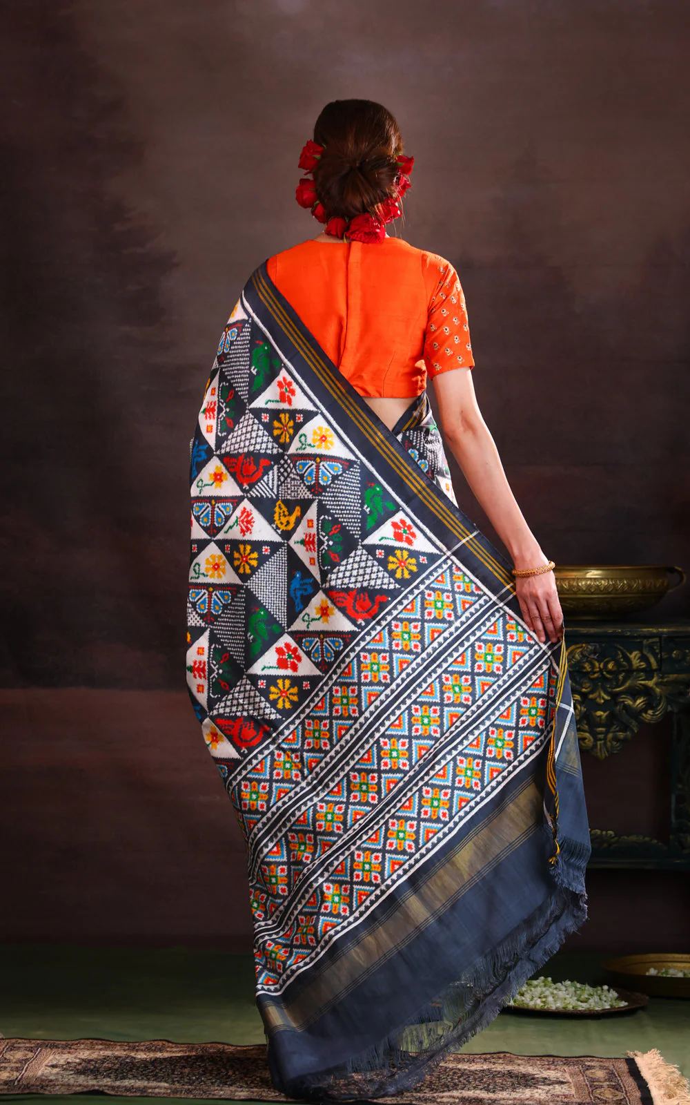 Elephant Grey & Off White Patan Patola Silk Saree - Image 4