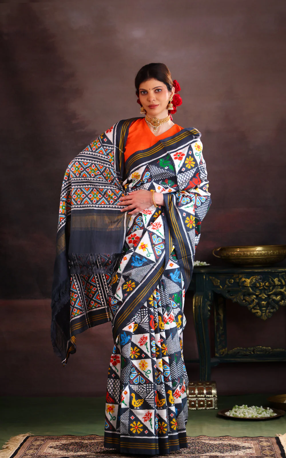 Elephant Grey & Off White Patan Patola Silk Saree - Image 5