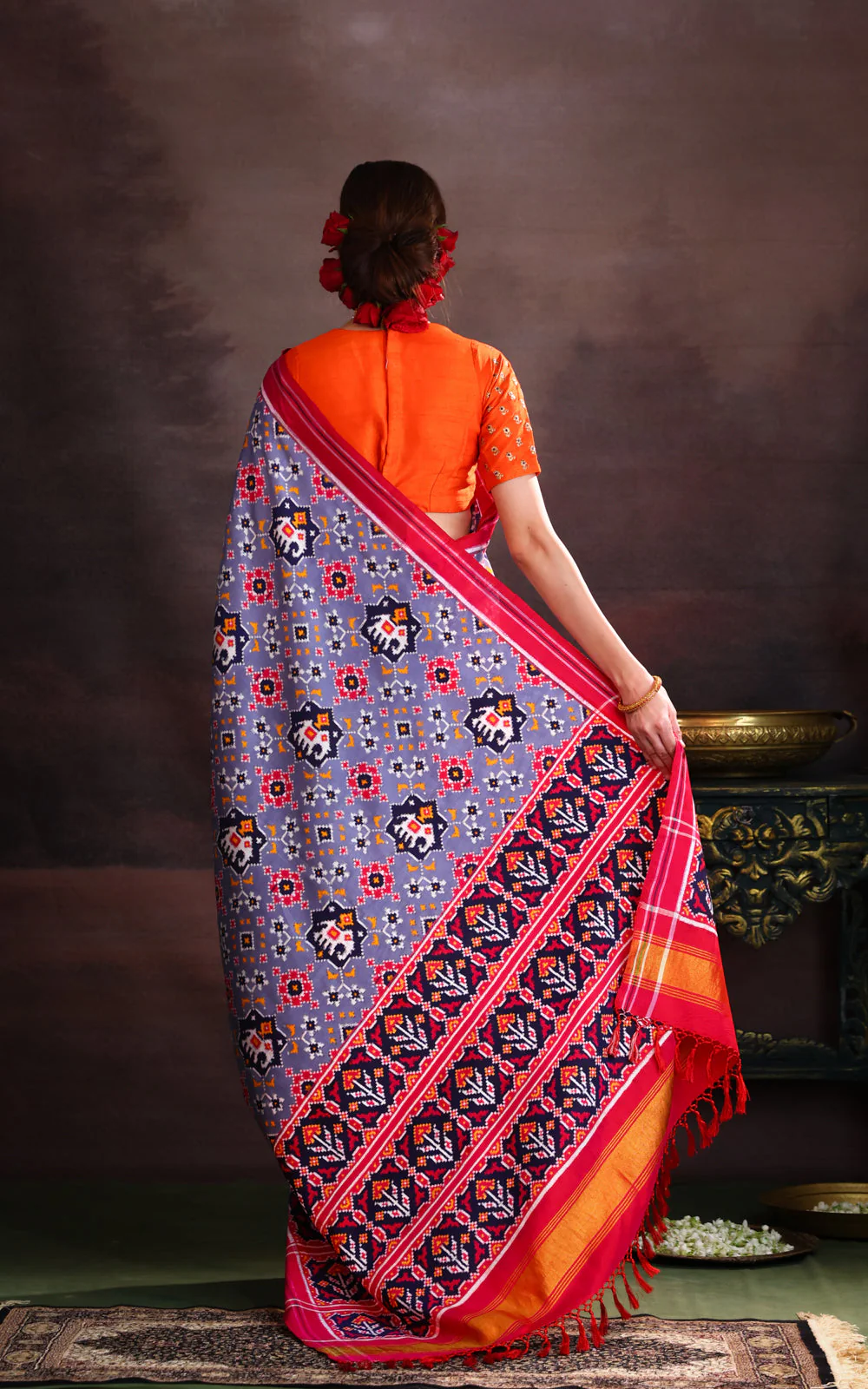 Grey & Pink Patan Patola Silk Saree - Image 4