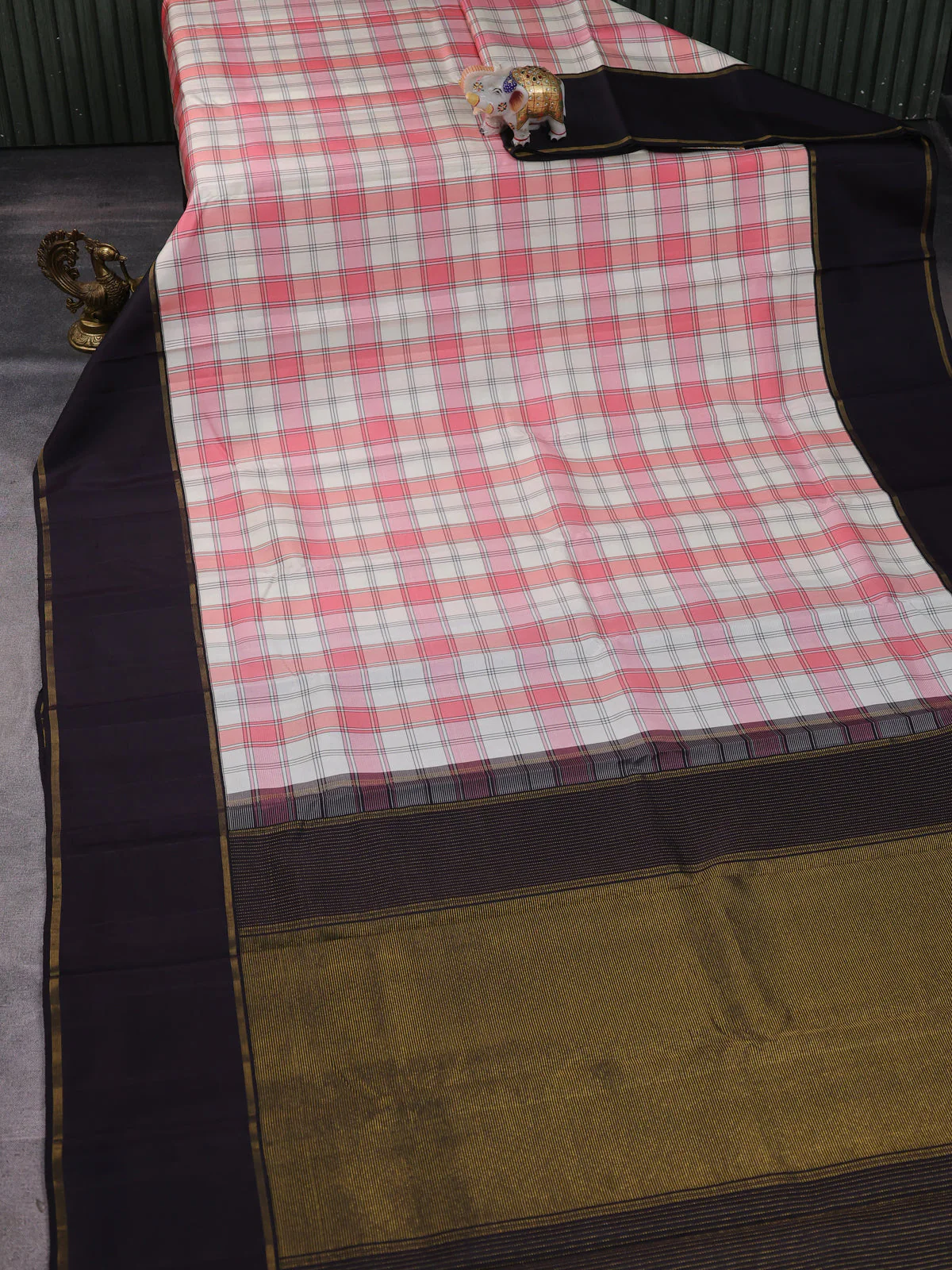Peach And Cream - Deep Jamun Pure Kanchipuram Silk Saree - Image 2