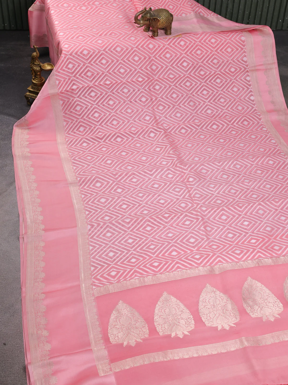 Peach Pink Banarasi Kora Saree With Allover Thread Weaves And Satin Border - Image 2