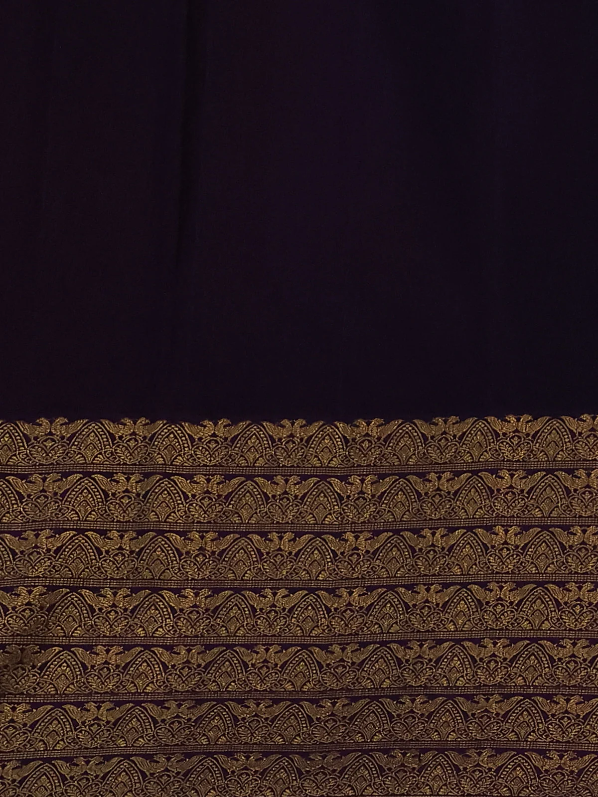 Peach Pink & Deep Purple Kanchipuram Kora Silk Saree With Zari Buttas & Rich Zari Border - Image 4