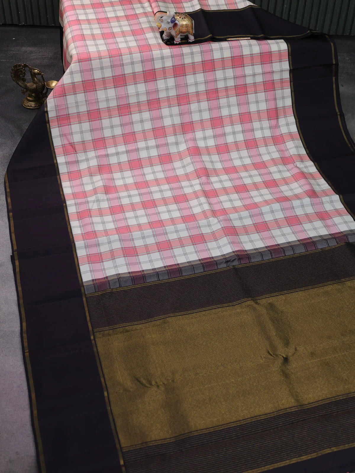 Peach Pink-Off White Kanchipuram Silk Saree - Image 3