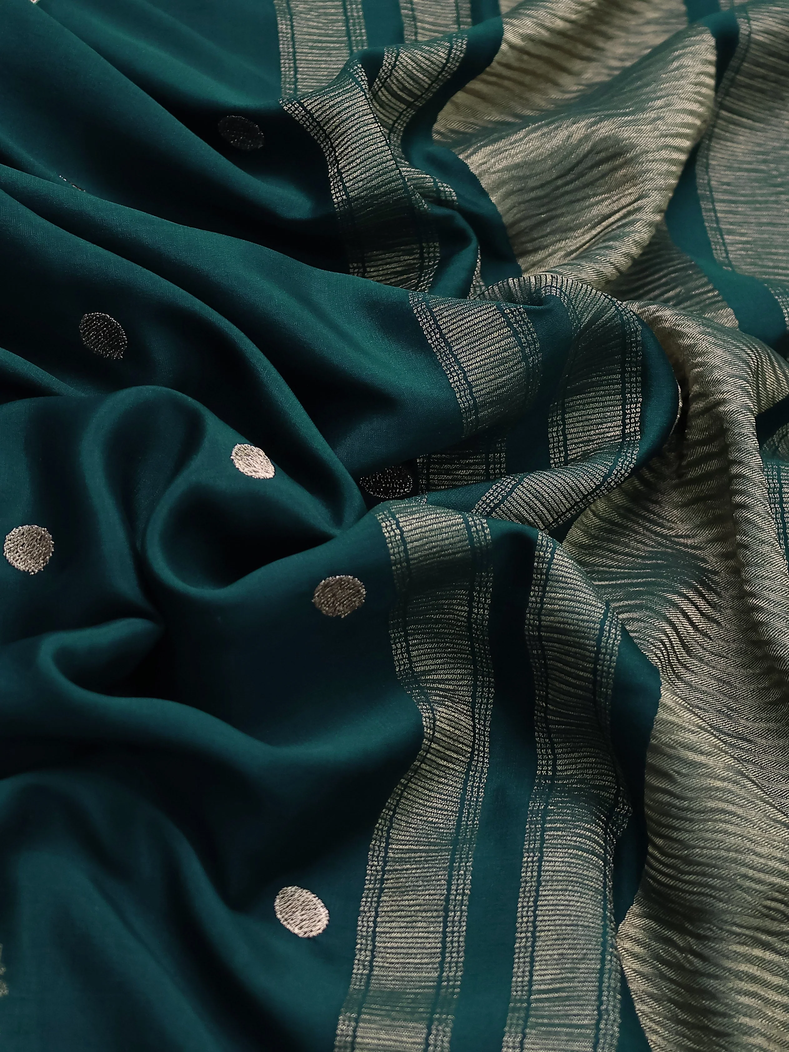 Peacock Green Crepe Silk Saree With Border Embroidery - Image 3