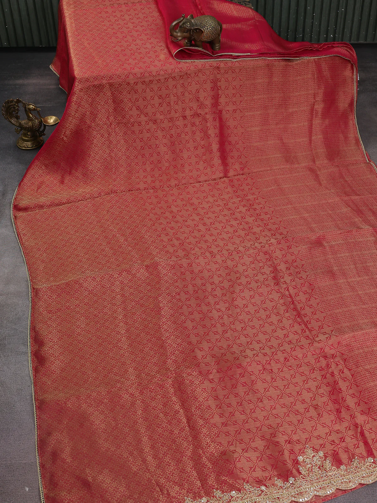 Pink Banarasi Silk Saree With Embroidery Readymade Blouse - Image 3