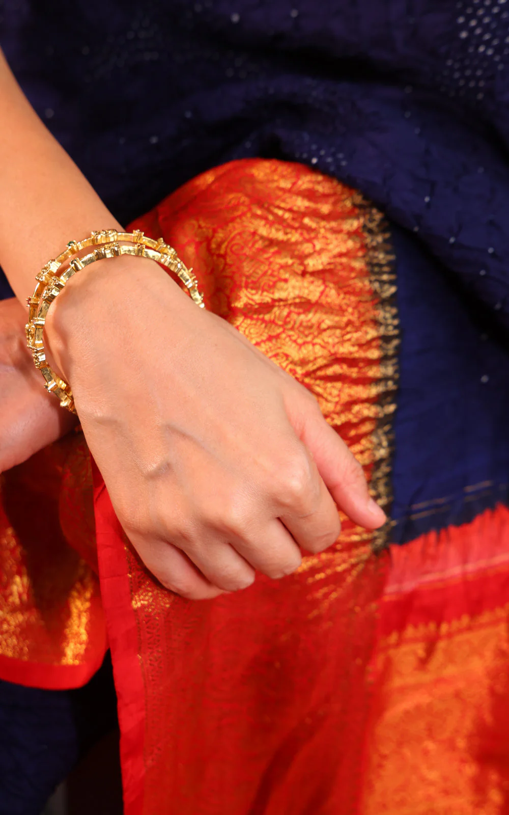 Navy Blue & Red Pure Kanchipuram Silk Saree With Bandhej - Image 3