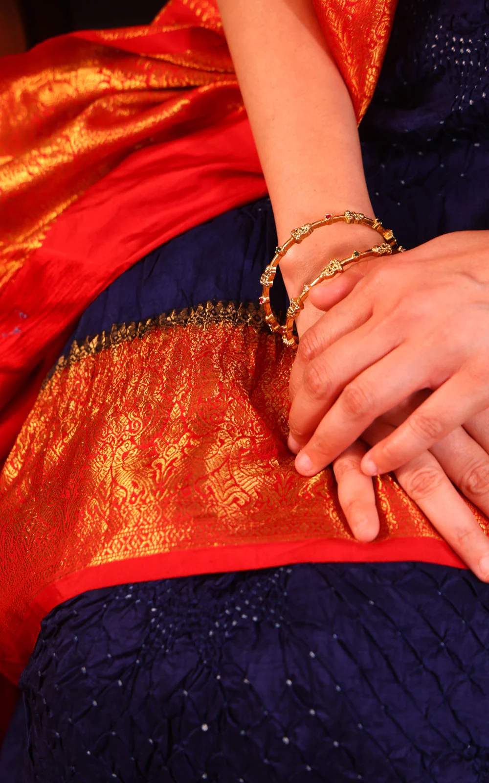 Navy Blue & Red Pure Kanchipuram Silk Saree With Bandhej - Image 6