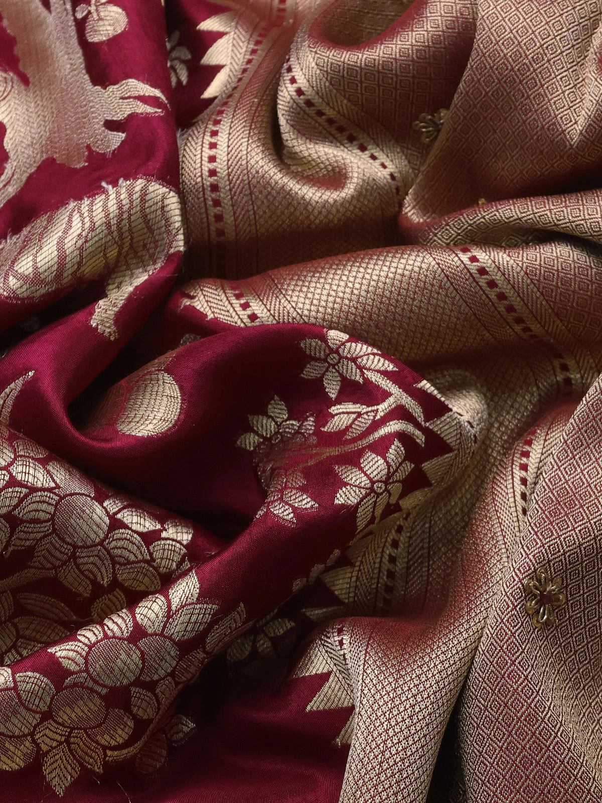 Purple Banarasi Silk Saree With Brocade Zari Weaves & Embroided Border - Image 3