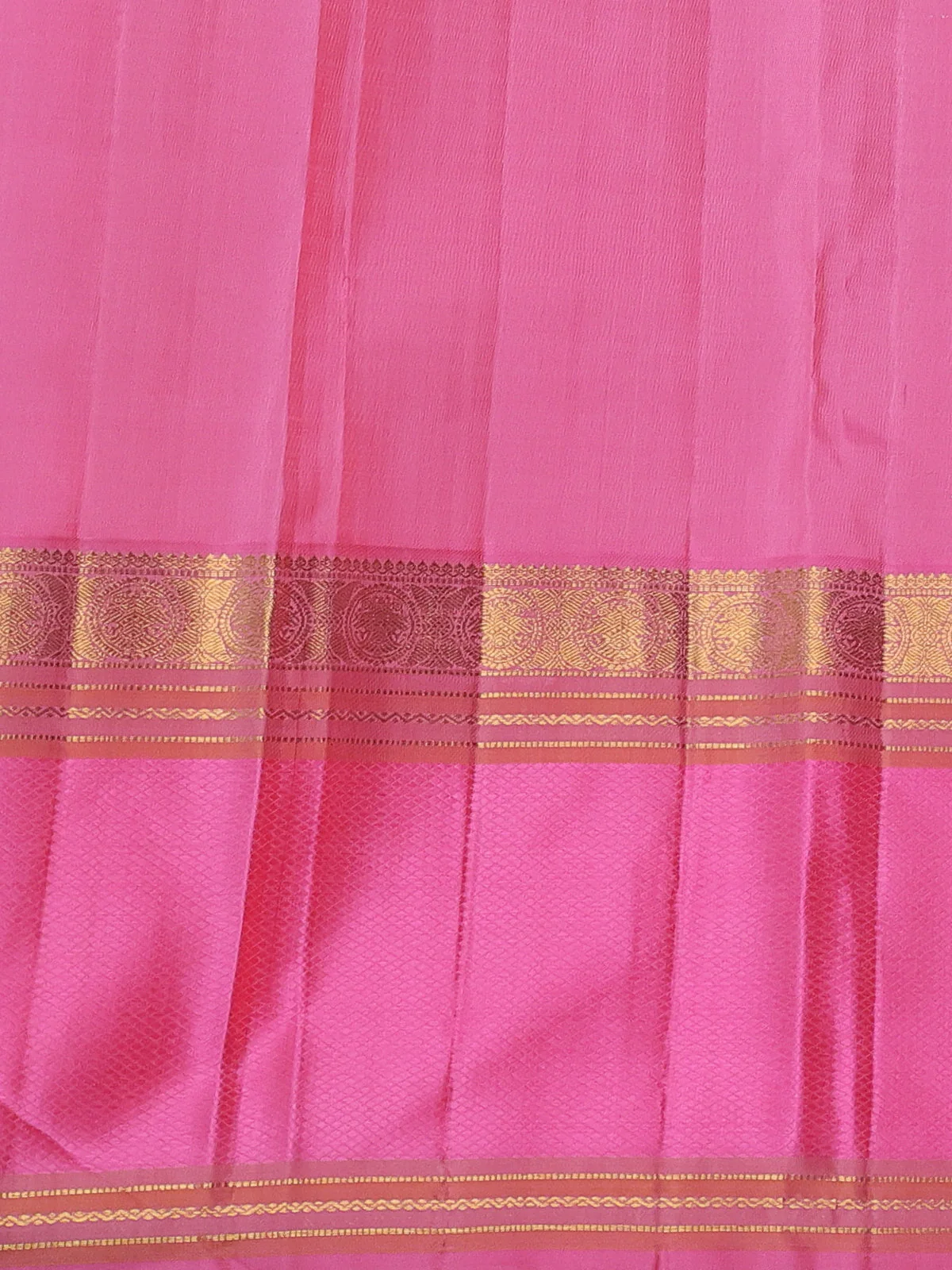 Purple & Candy Pink Kanchipuram Silk Saree Witth Golden Zari Weaves - Image 4