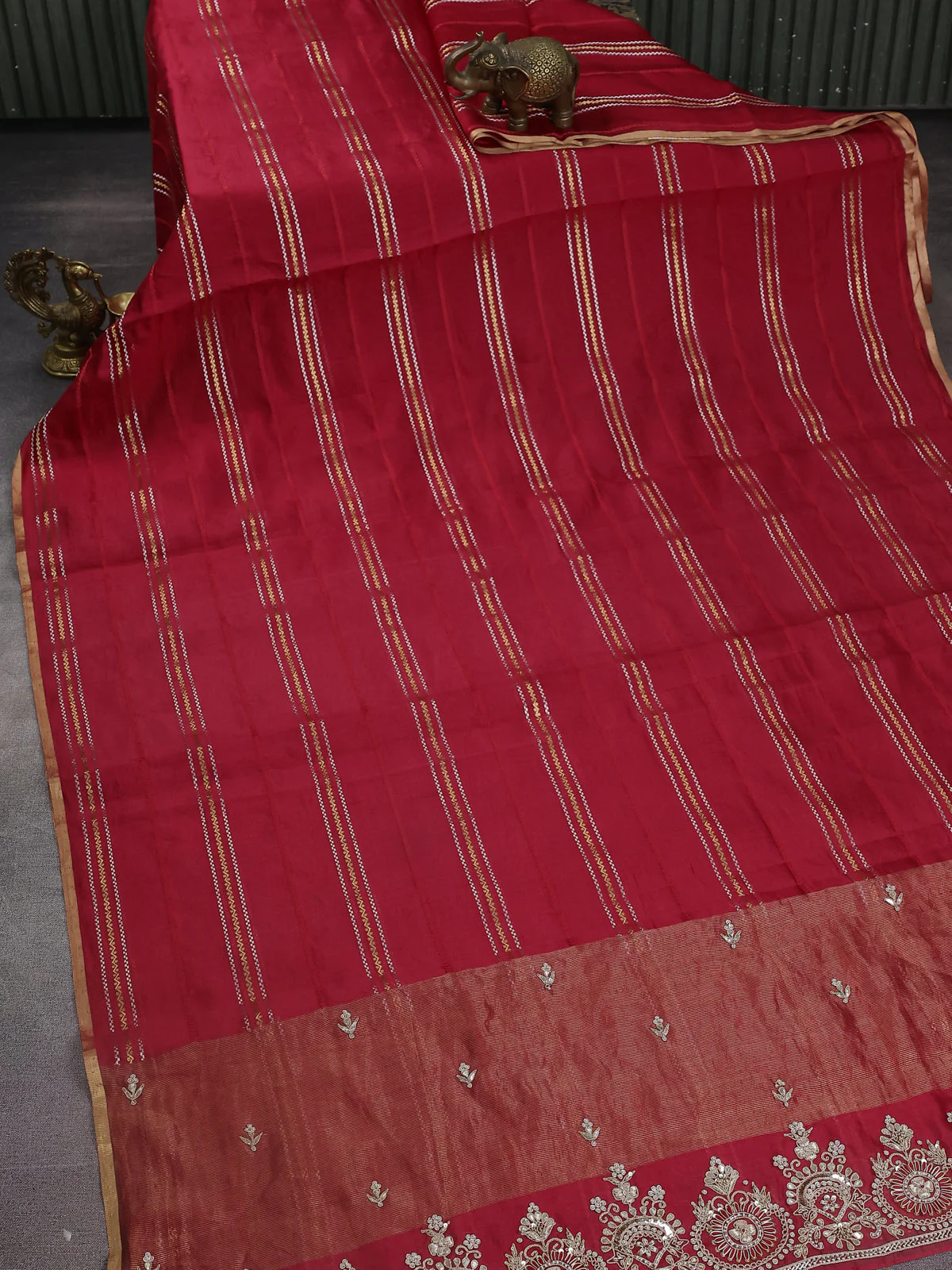 Red Chiniya Silk Saree With Embroidery Readymade Blouse - Image 4