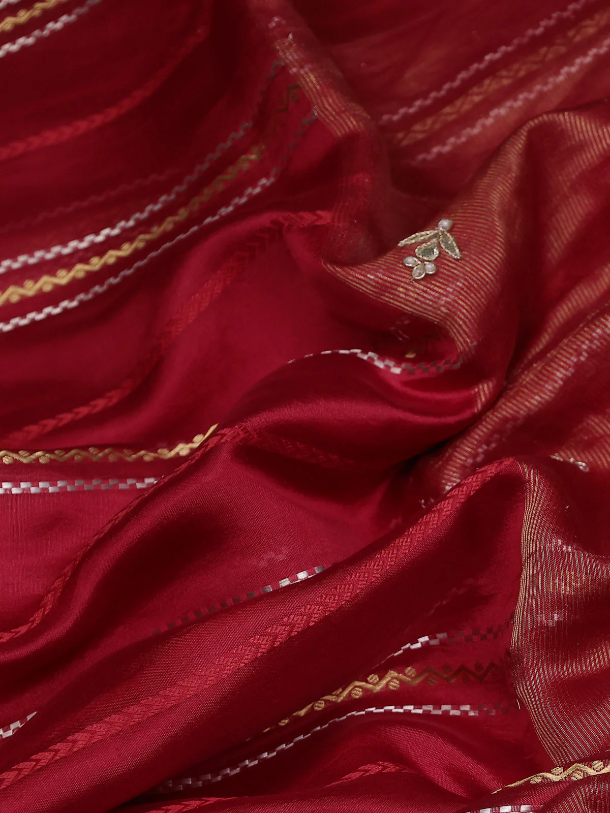 Red Chiniya Silk Saree With Embroidery Readymade Blouse - Image 5