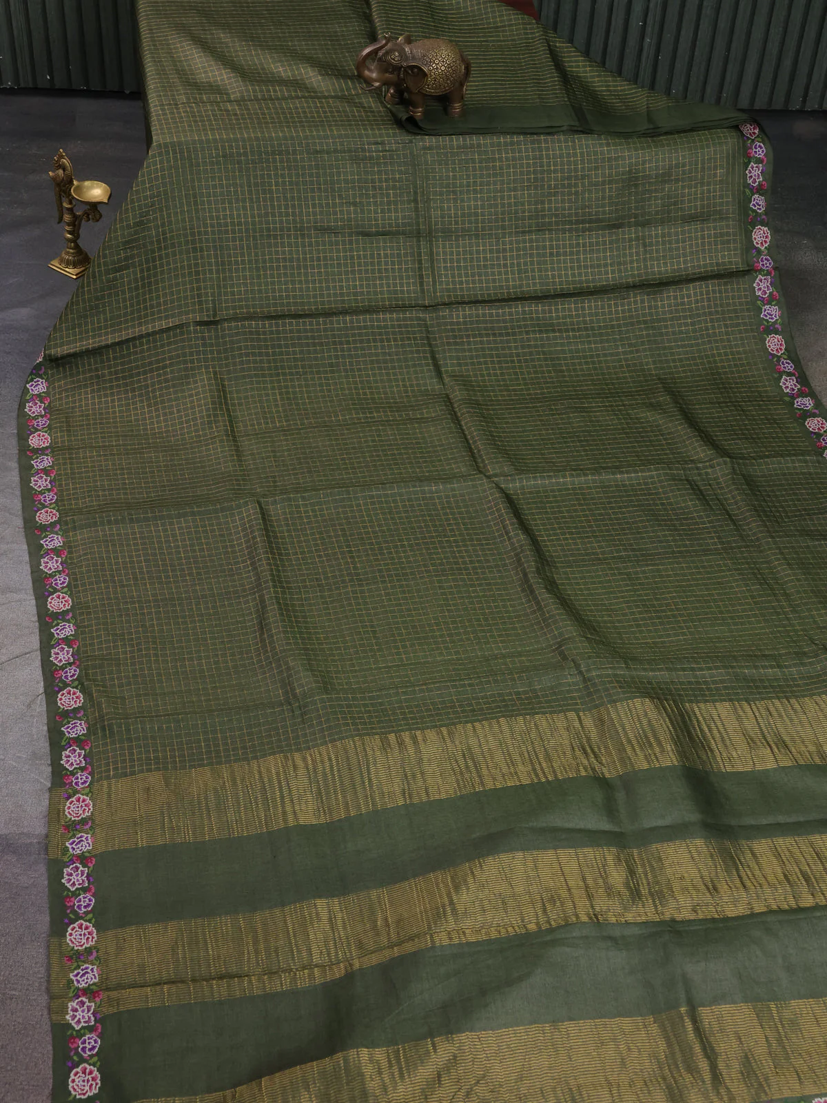 Sap Green Tussar Silk Saree - Image 2