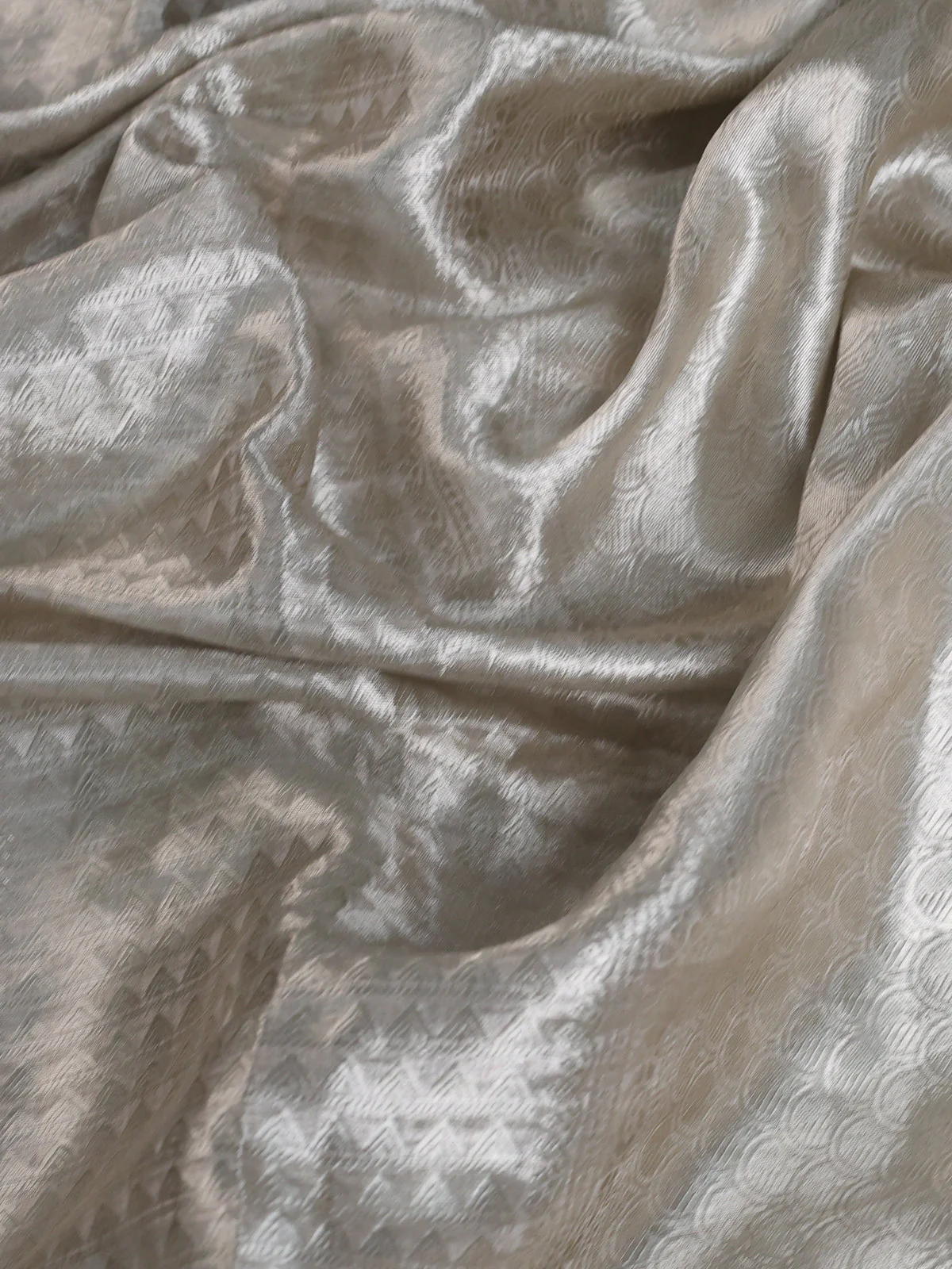 Silver Banarasi Tissue Saree With Embroidery Readymade Blouse - Image 7