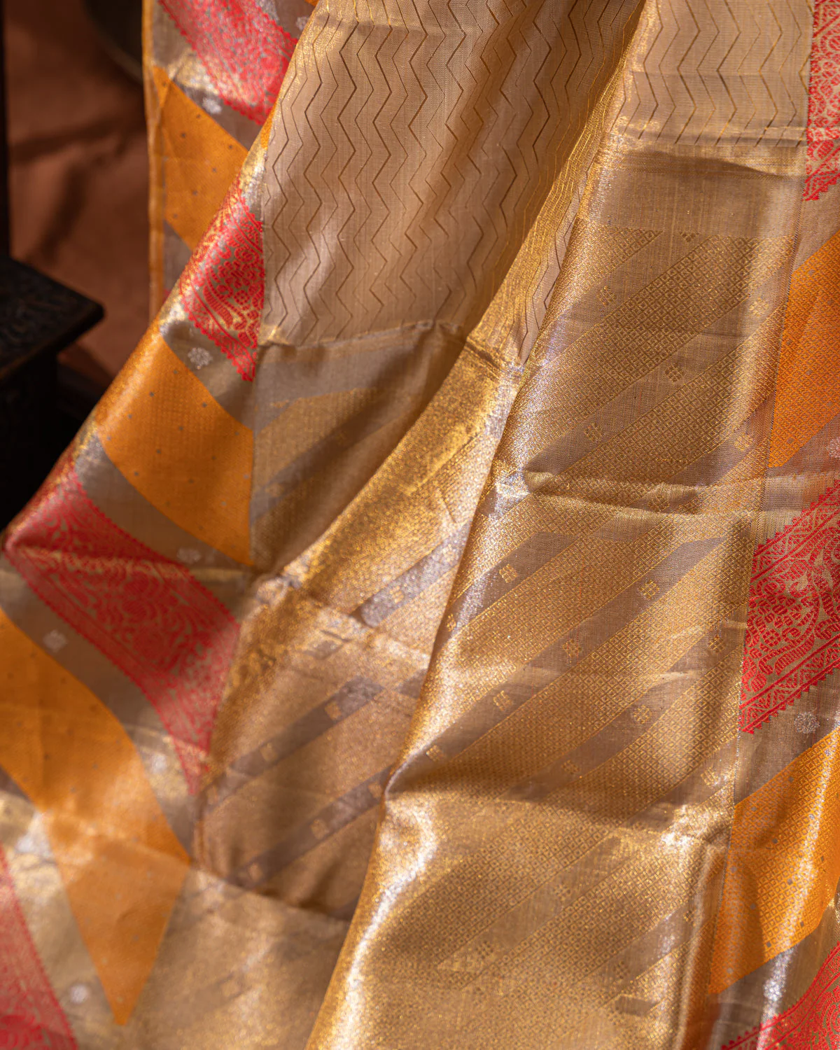 Golden Tissue Kanchipuram Silk Saree With Zari Weaves - Image 3