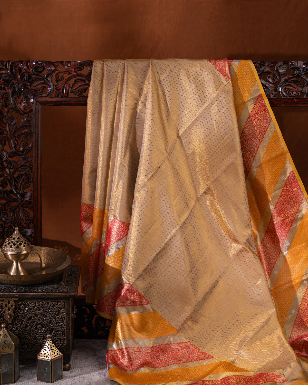 Golden Tissue Kanchipuram Silk Saree With Zari Weaves - Image 4