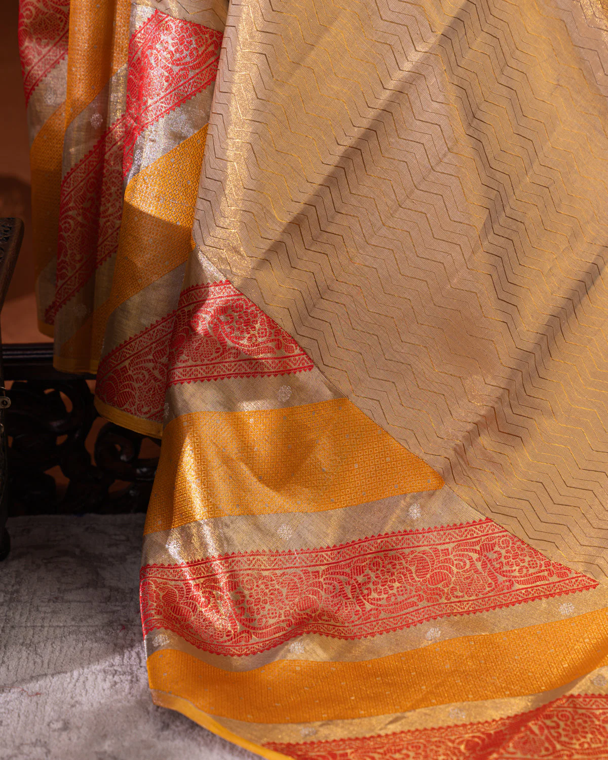Golden Tissue Kanchipuram Silk Saree With Zari Weaves - Image 5