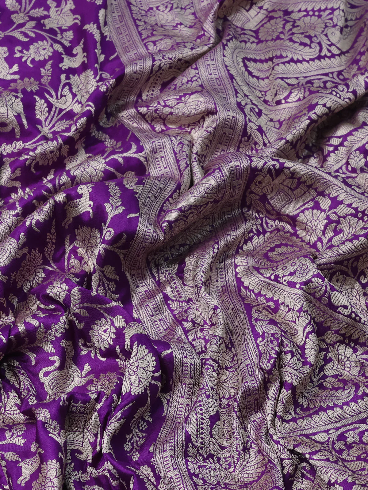 Violet Banarasi Silk Saree With Allover Vanasingaram weaves - Image 3