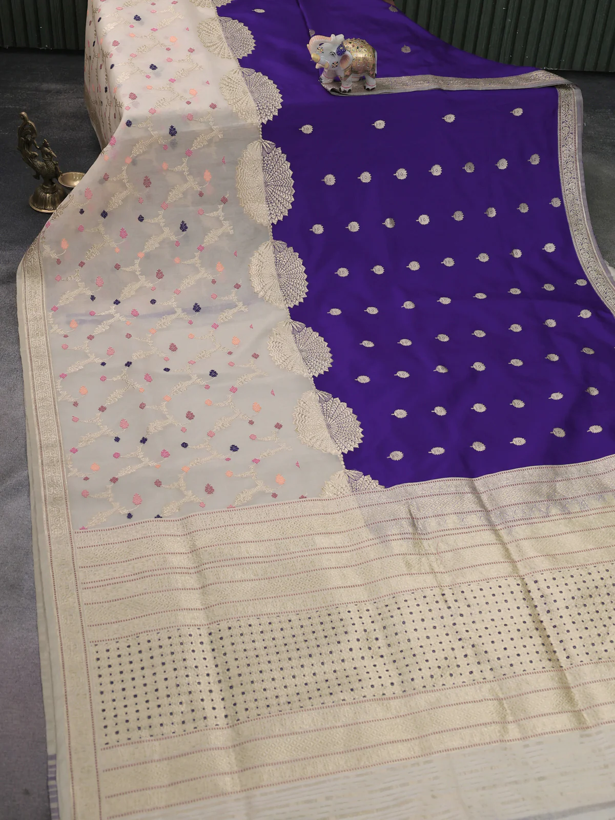Violet-Off White Banarasi Silk Saree With Kadwa Weaves - Image 2