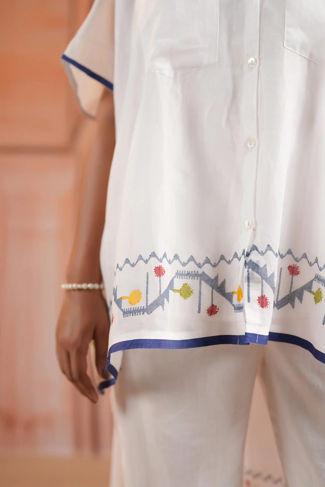 White Cotton High-Low Kaftan Set With Mininul Print Onthe Top - Image 13