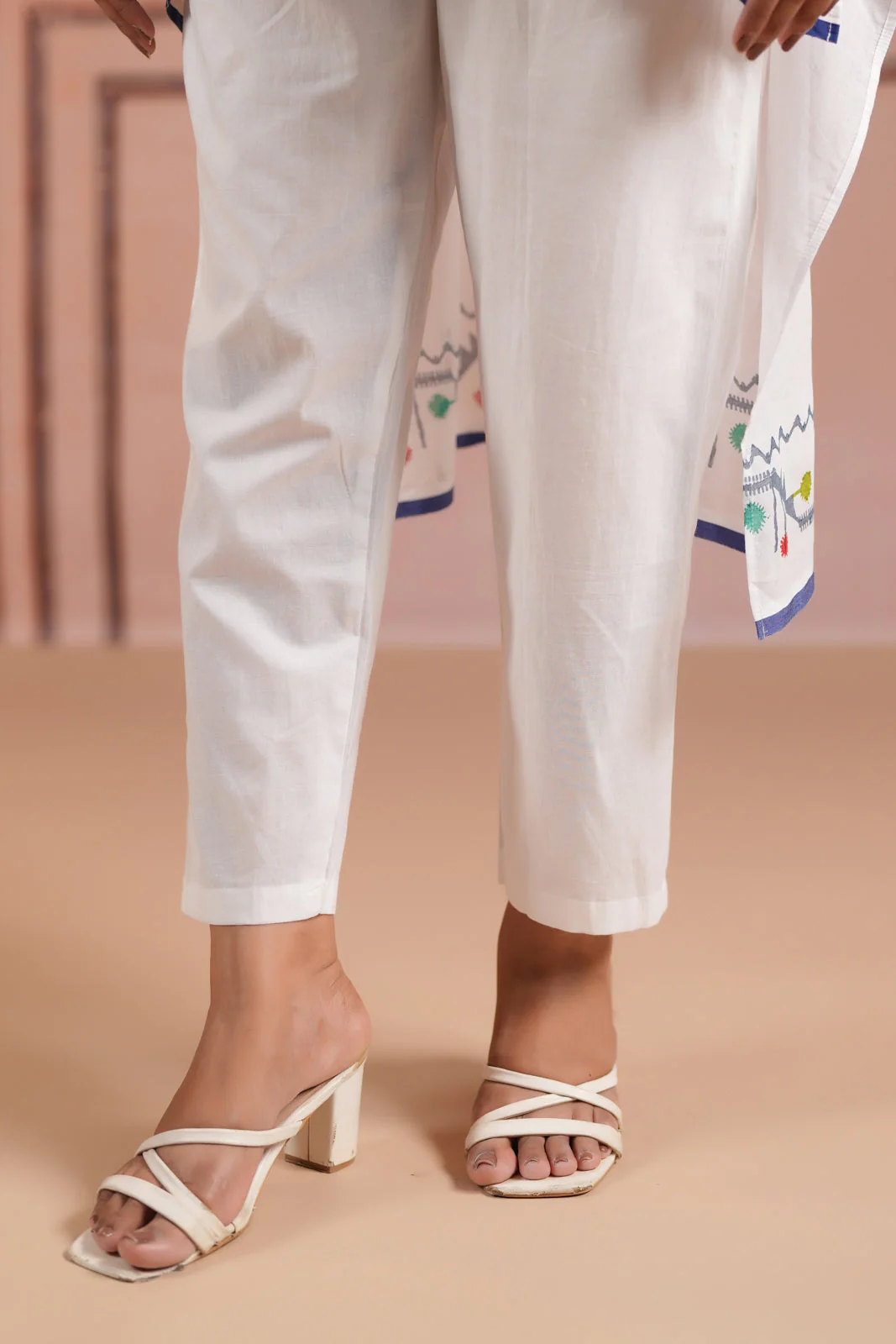 White Cotton High-Low Kaftan Set With Mininul Print Onthe Top - Image 14