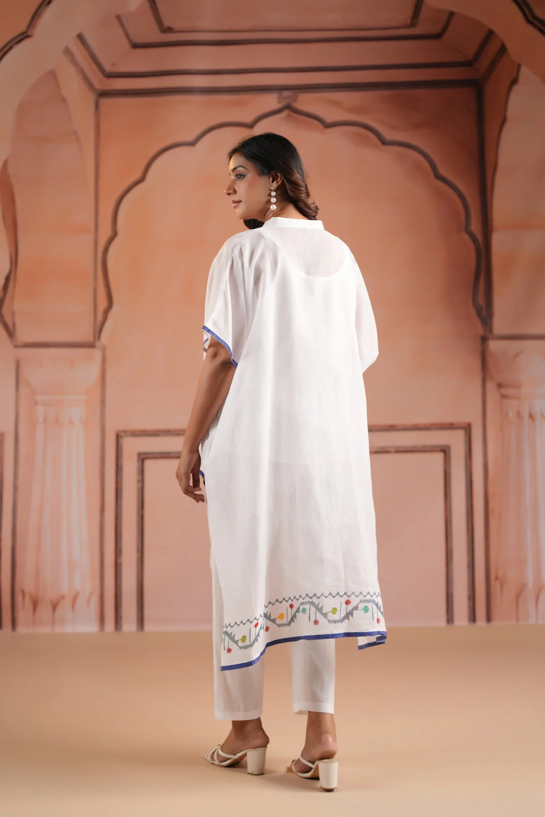 White Cotton High-Low Kaftan Set With Mininul Print Onthe Top - Image 3