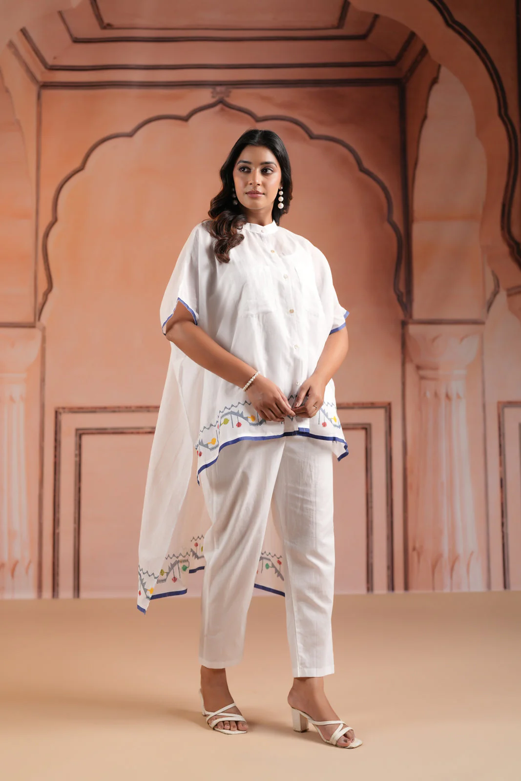 White Cotton High-Low Kaftan Set With Mininul Print Onthe Top - Image 4