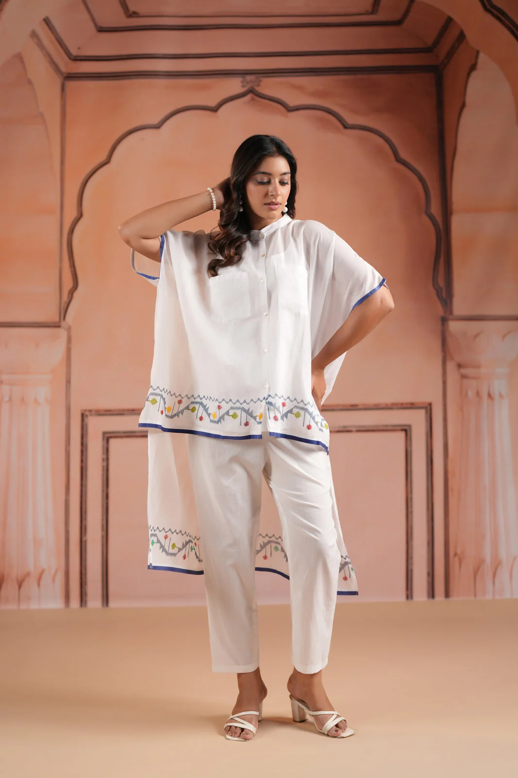 White Cotton High-Low Kaftan Set With Mininul Print Onthe Top - Image 5