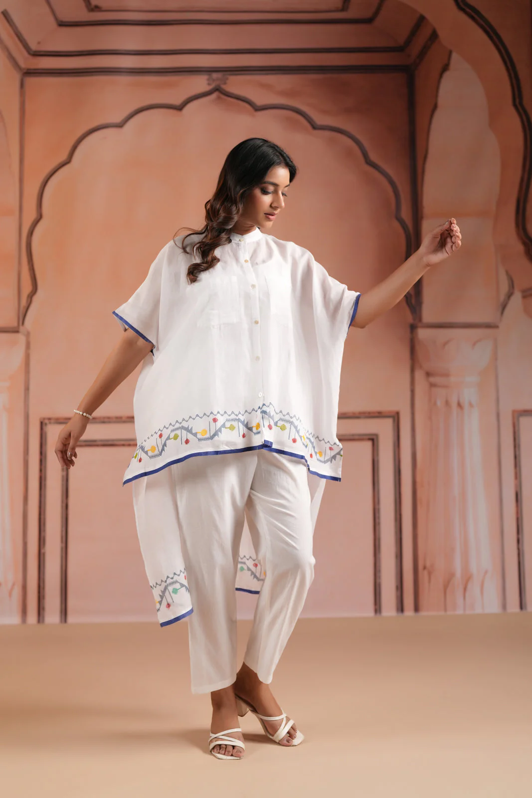 White Cotton High-Low Kaftan Set With Mininul Print Onthe Top - Image 7