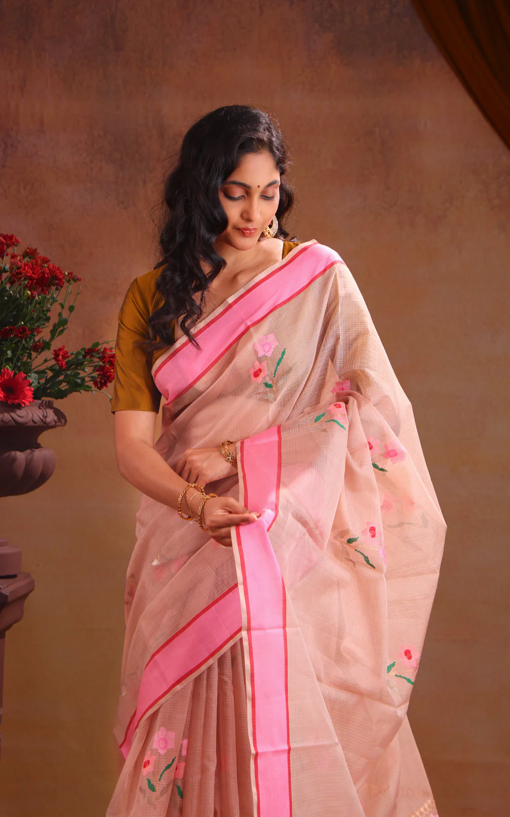 Beige & Pink Zari Kota Saree With Floral Motif - Image 3